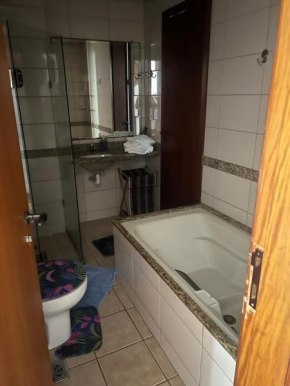 Ap aconchegante banheira sem hidro